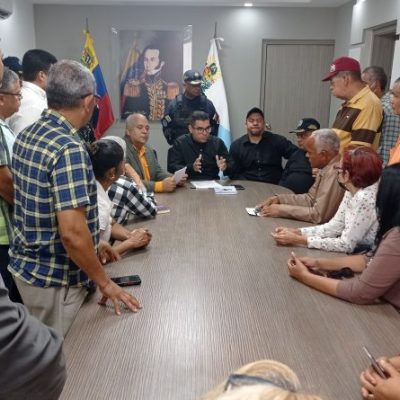 Miguel Vásquez entregó «pliego reivindicativo»  a la gobernación del estado